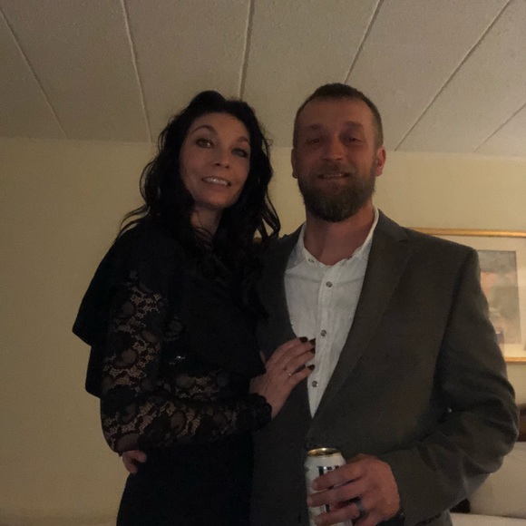 Meet your Posher, Jenn - Picture 1 of 1